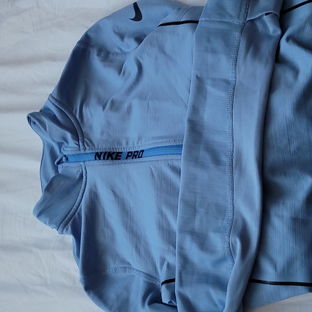 Girls Nike pro hyerwarm top